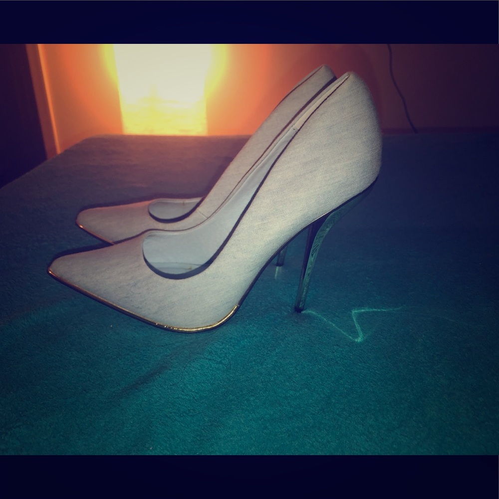NWOT- Golden Heel